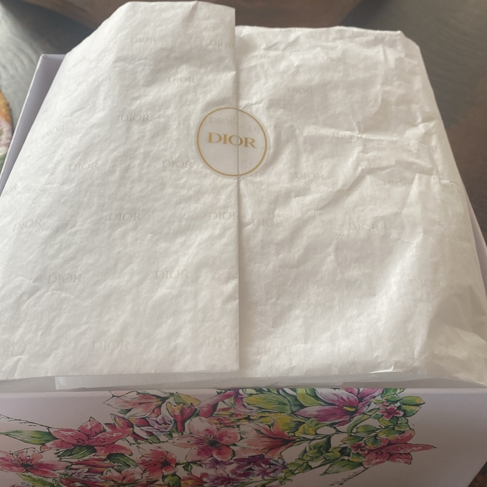 Dior Limited Edition Gift Set - Picture 9 of 13
